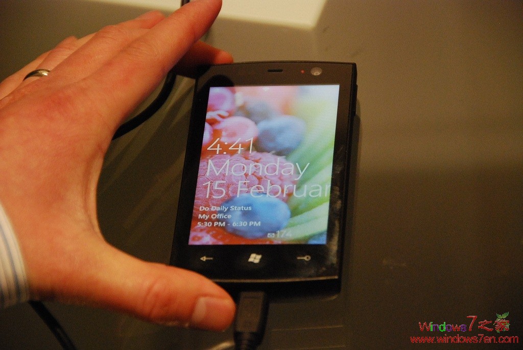 Windows Phone 7 Series Ƭ